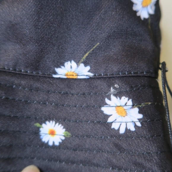Alice + Olivia by Stacey Bendet Reversible Daisy Flower Bucket Hat Casual - Picture 6 of 11